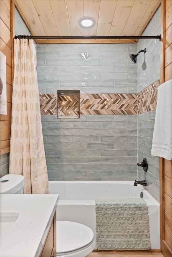 Mins To Gburg Sleeps 8 Hot Tub Arcade Area Pool Villa Gatlinburg Exterior foto